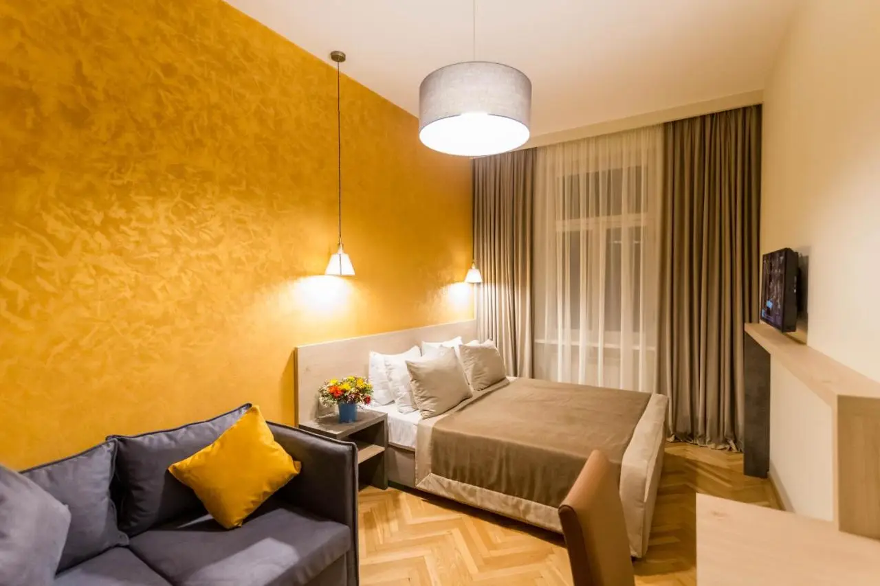 Luxury 3 BR apartment by Freedom square City Center
