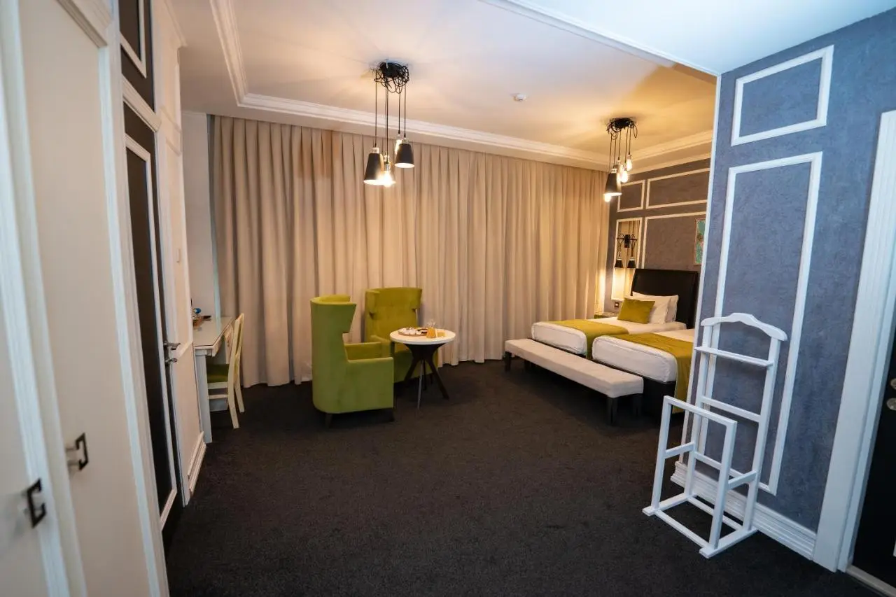 Dondar Hotel Formula 1 View