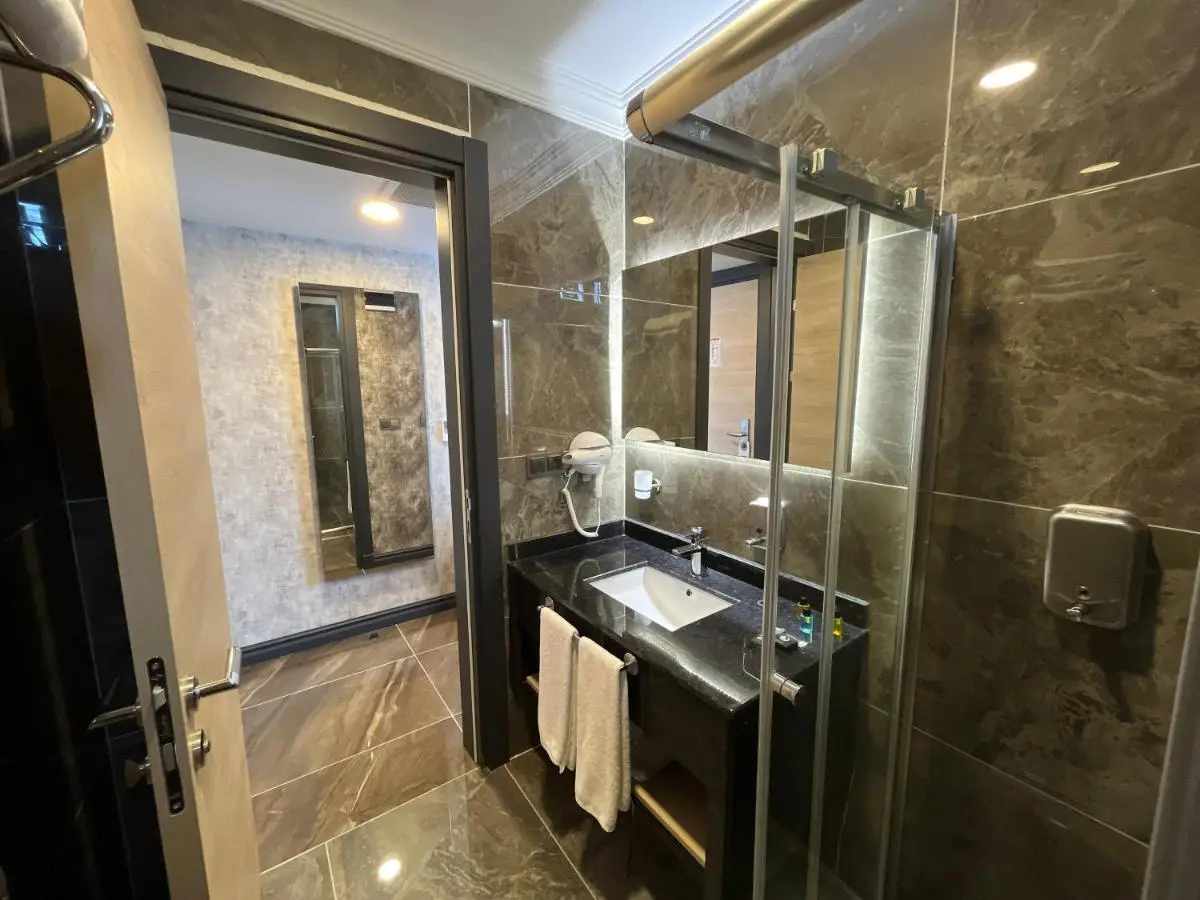 Avni Bey Otel