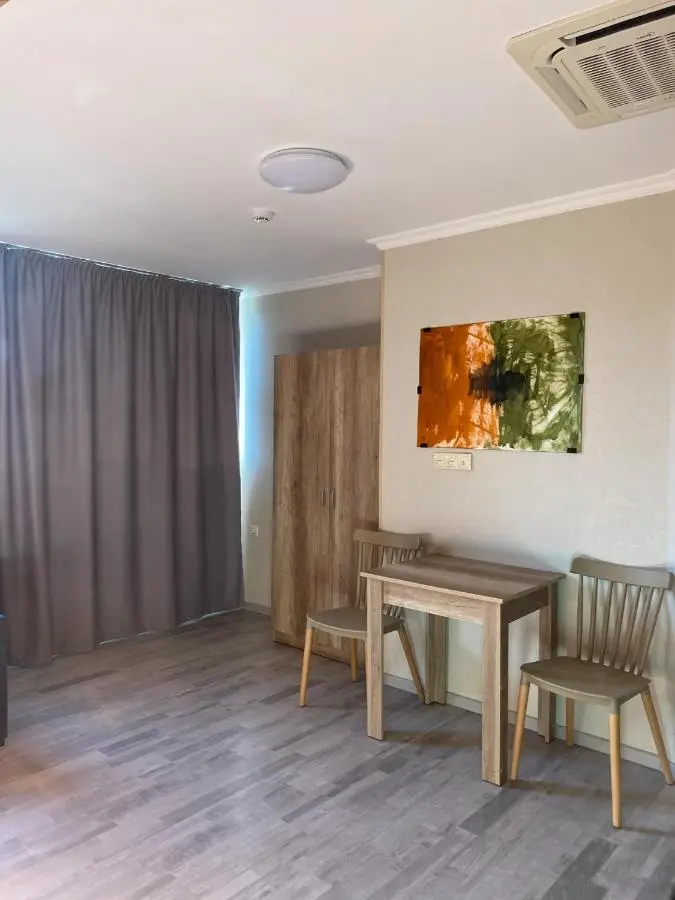 8 rooms