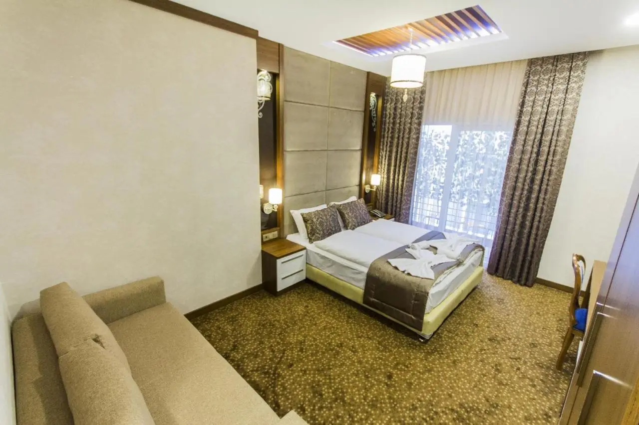 La Pazza Suites