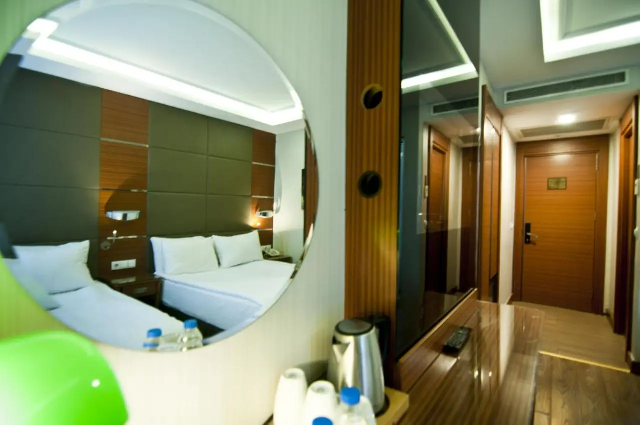 Glorious Hotel