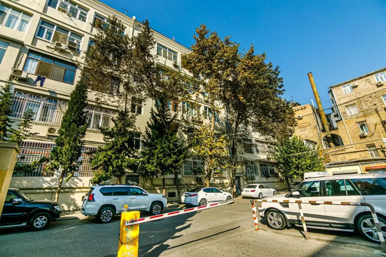 Azneft Square Deluxe Apartment
