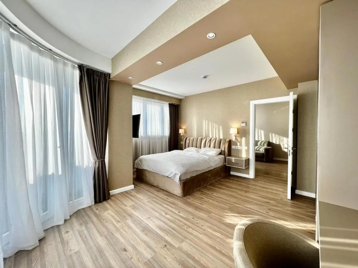 Sunshine Signature Apartments in Alliance Palace