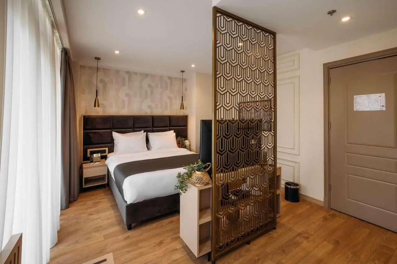 Hotel Monday by DNT Group