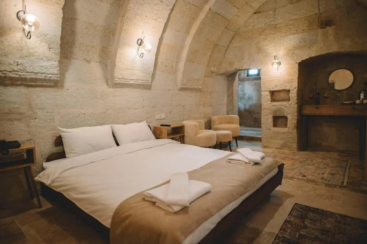 DAPHNE CAVE HOTEL