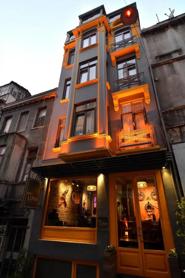 Pera Luna Residence