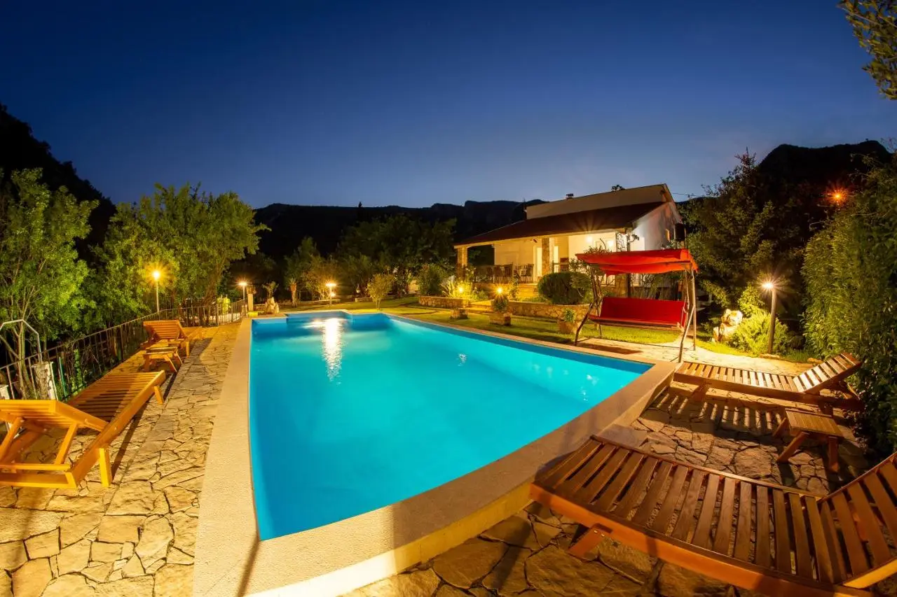 Villa Gana-Green Oasis with Heated Pool
