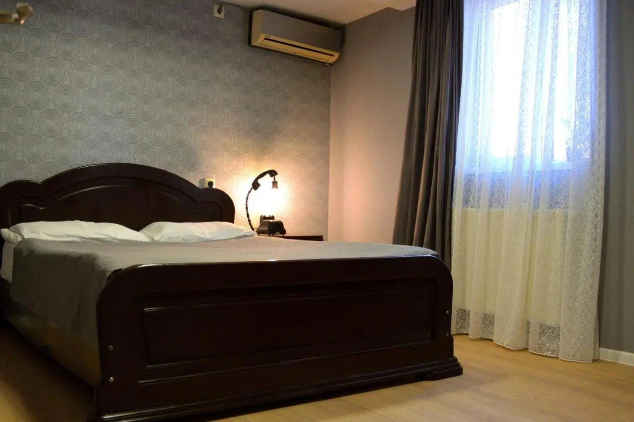nikas apartment
