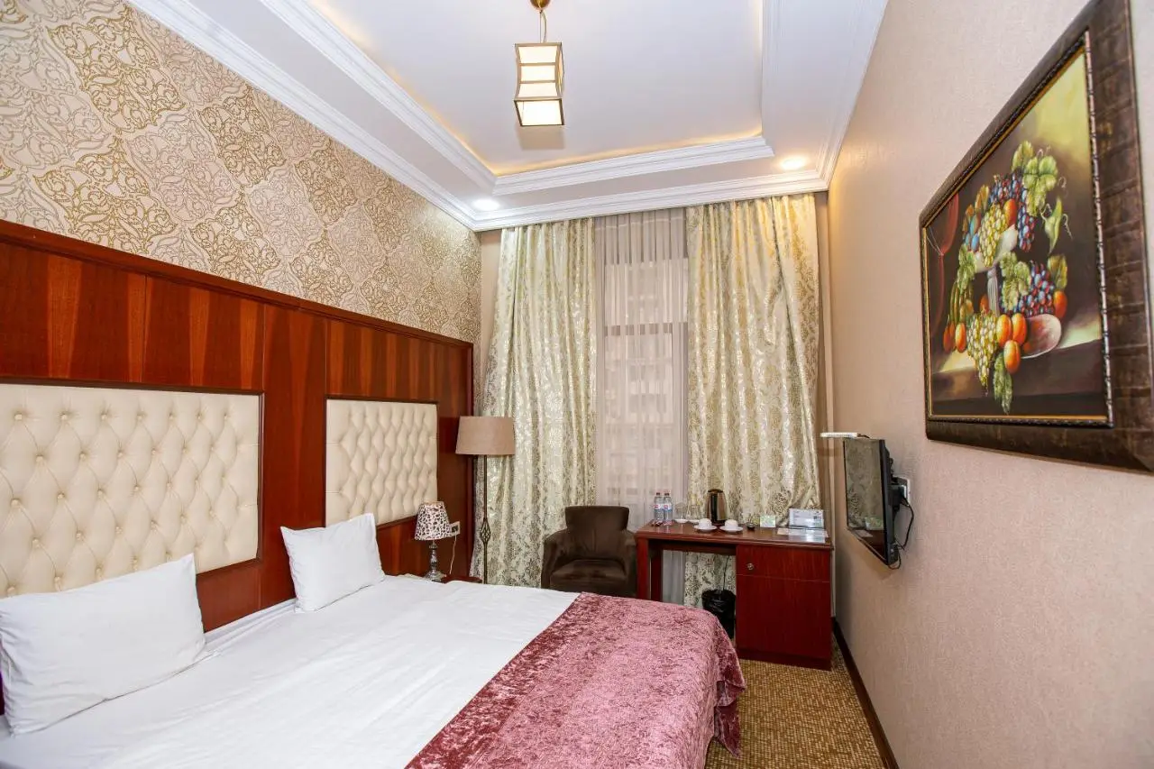 Clover Hotel F1 View