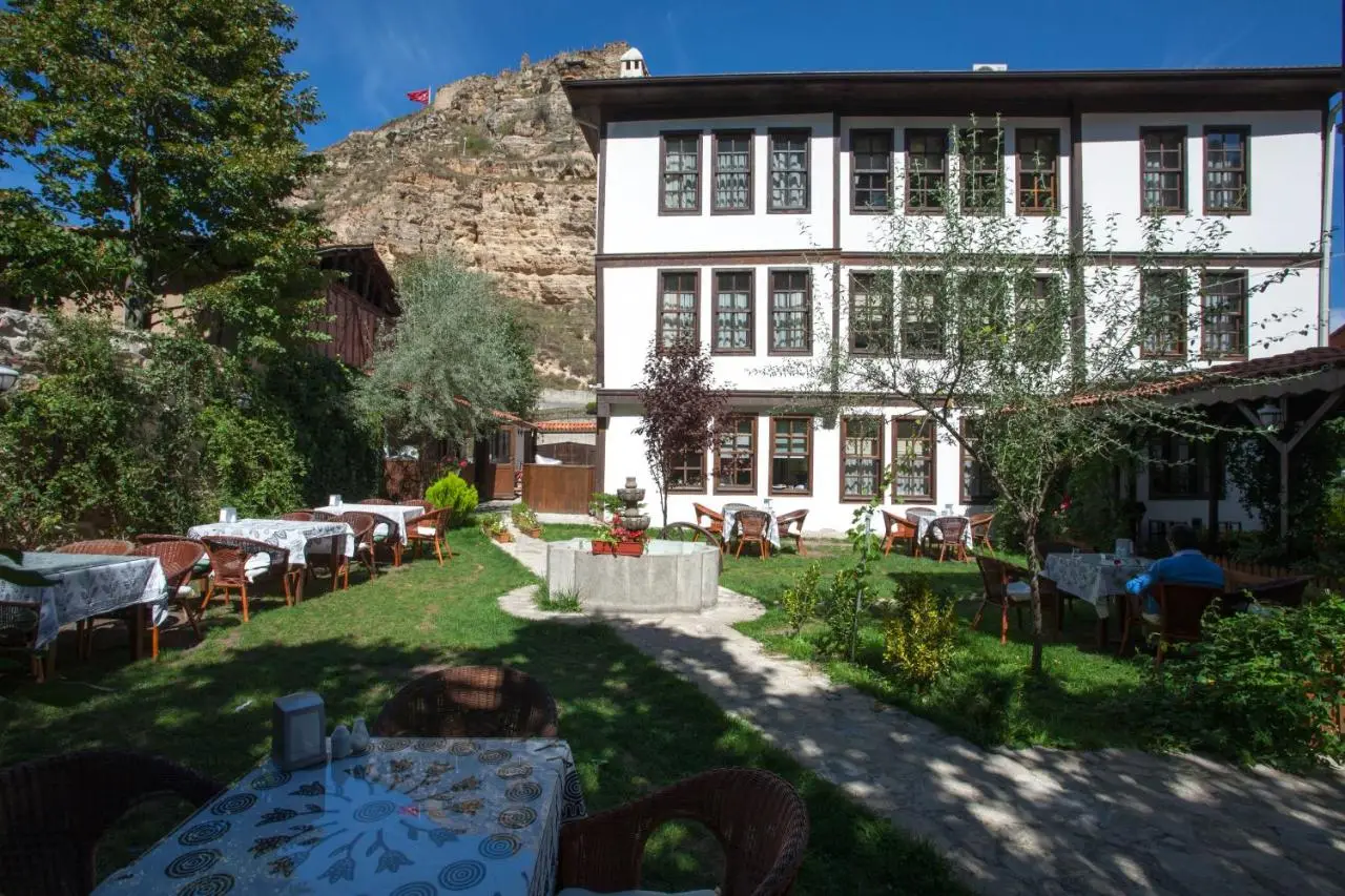 Uğurlu Konakları