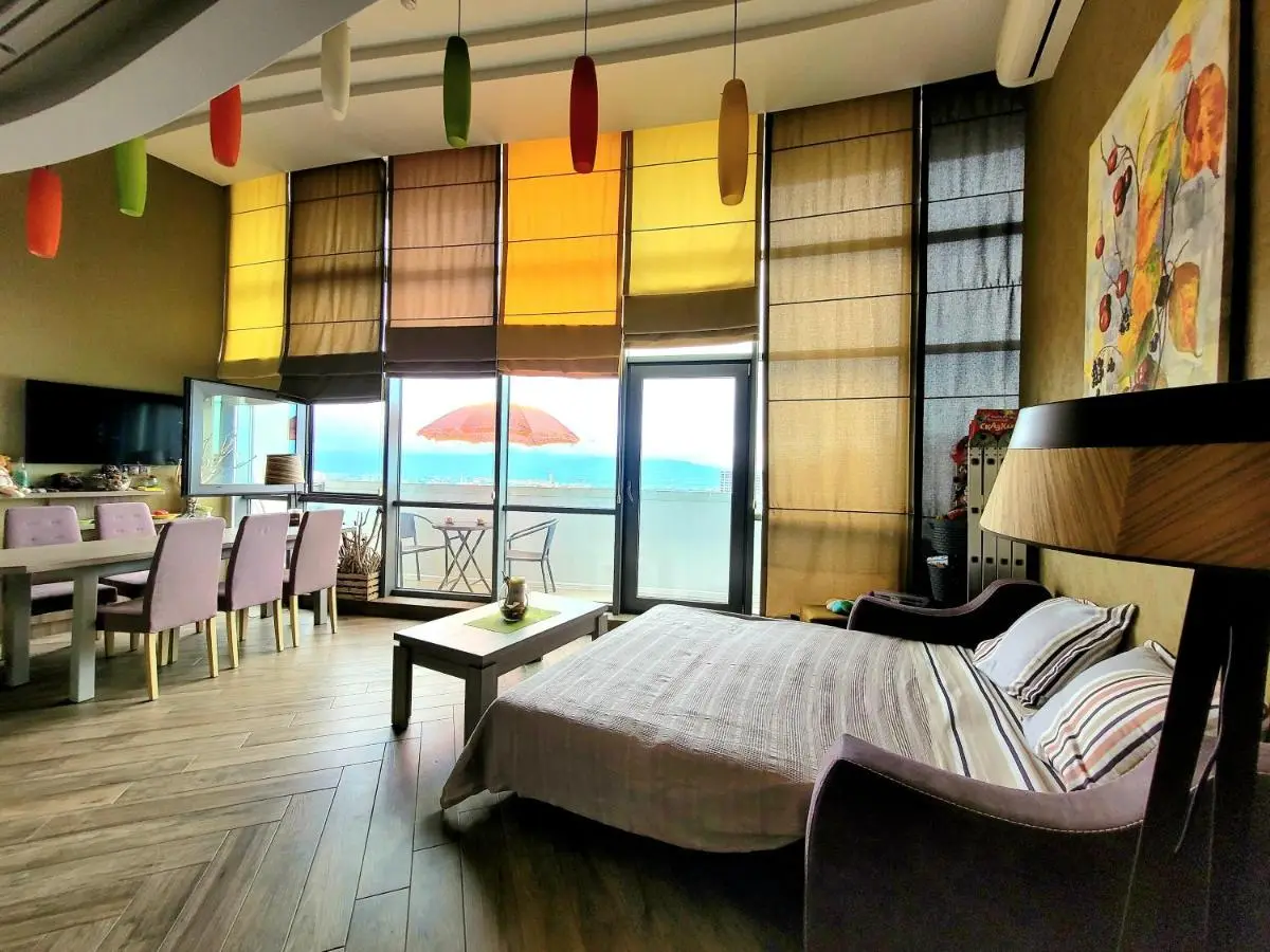2 levels penthouse with a SUNSET SEA VIEW! Balcony and window 8x4m!