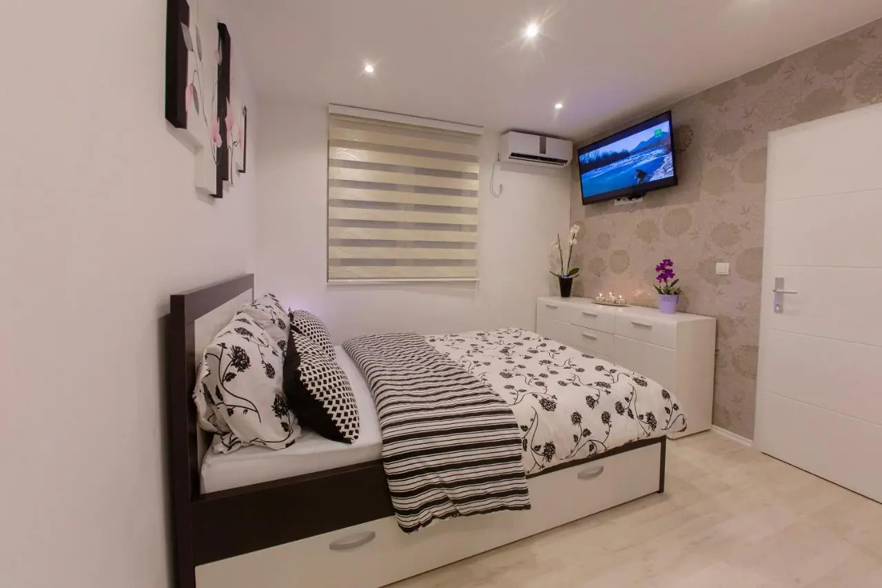 Apartments Aida "Newly Renovated"