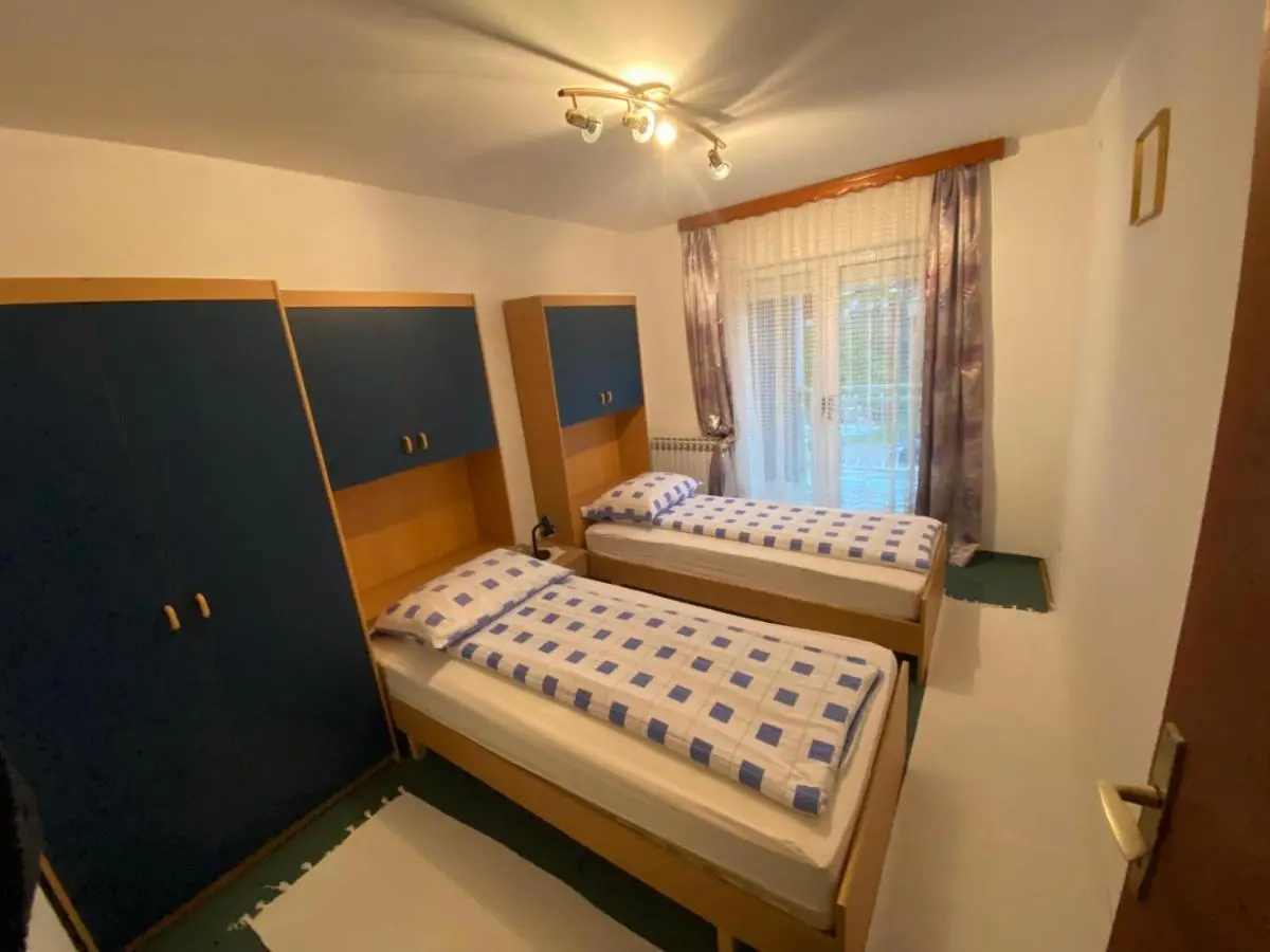 Idas Guesthouse - Kuća na jezeru - Haus am See - Privatunterkunft - Čelebići kod Konjica