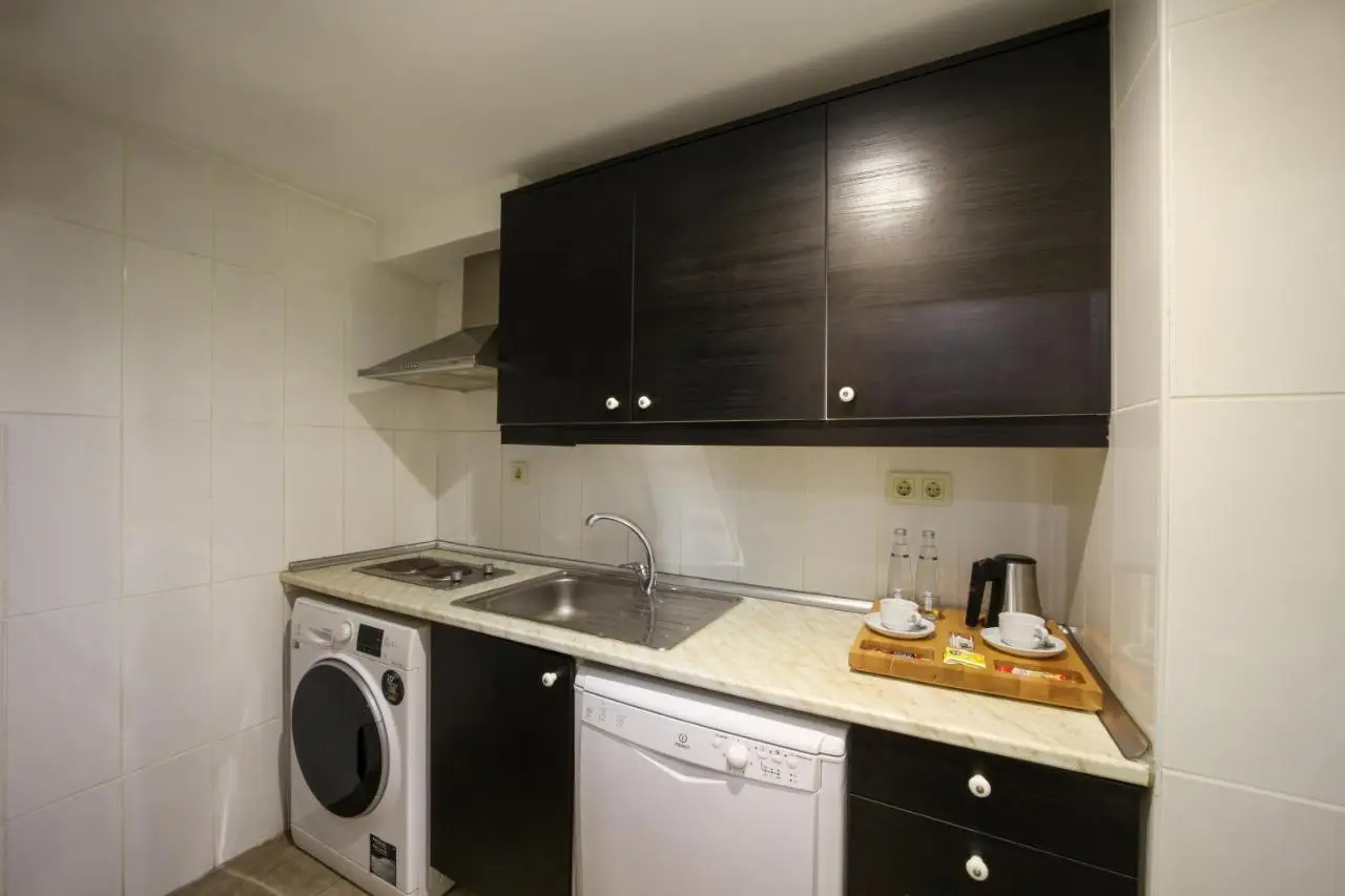 Meroddi Galata Flats