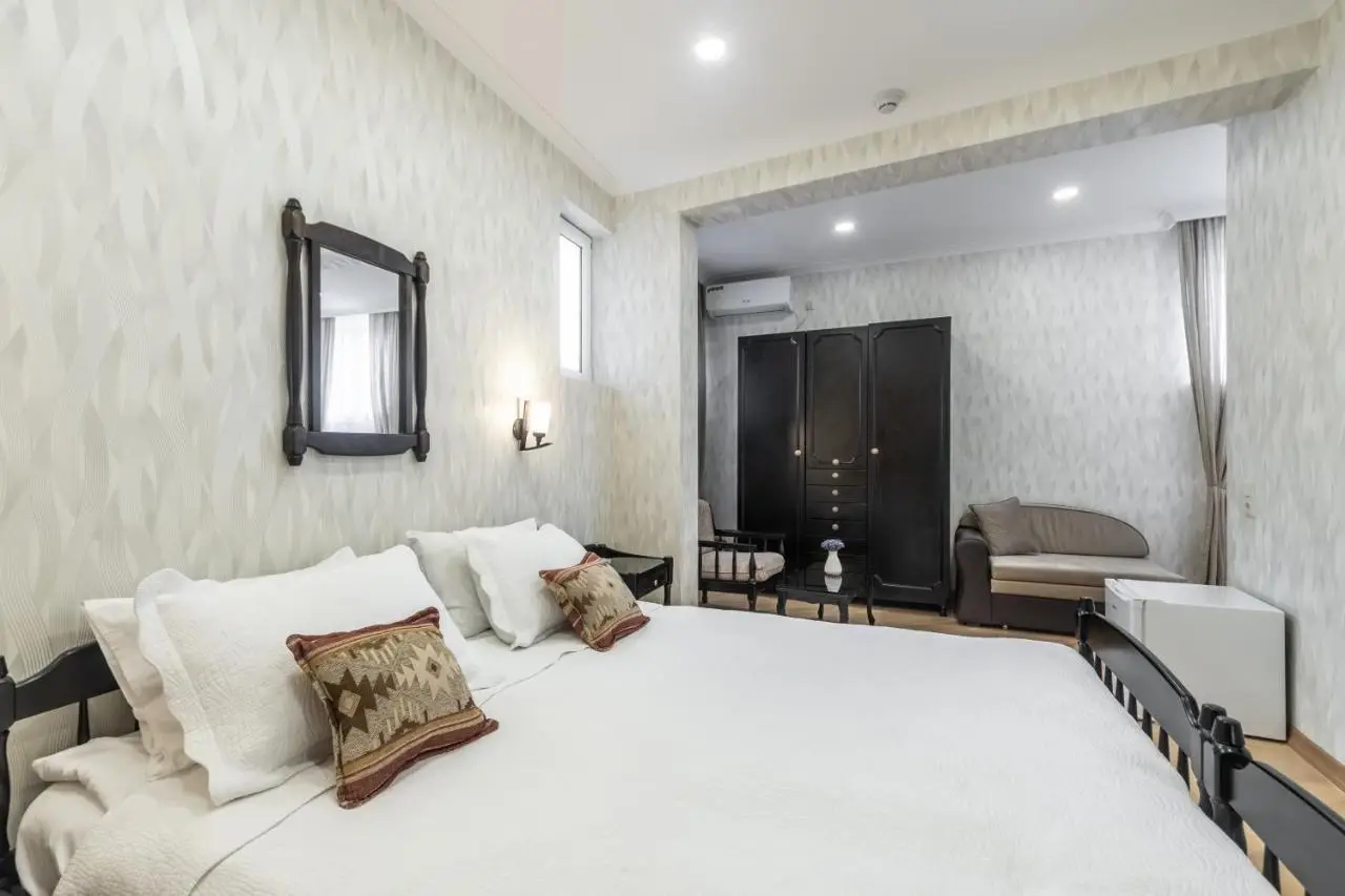 Q&B Boutique House