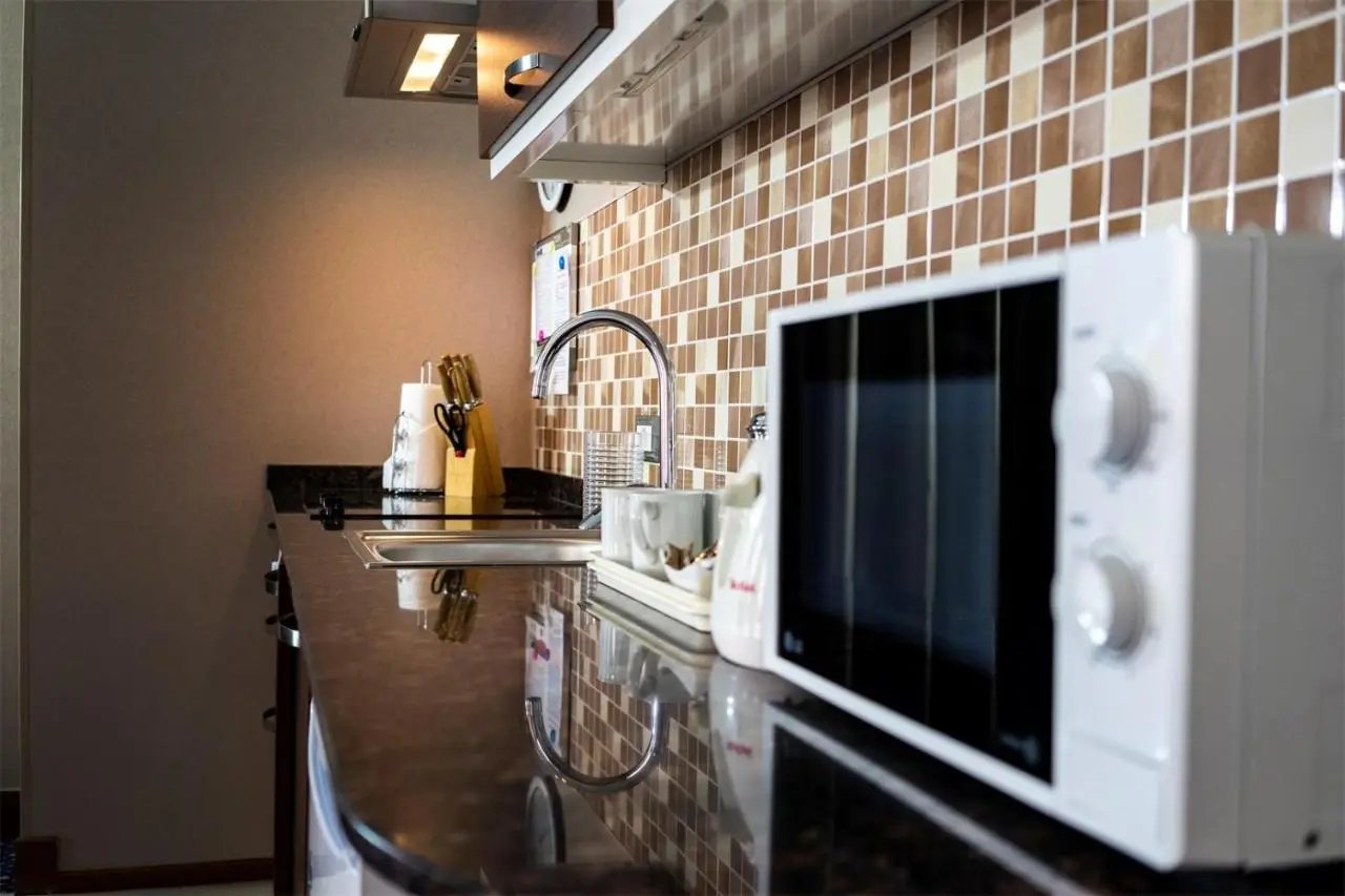 Parkside Hotel & Apartments