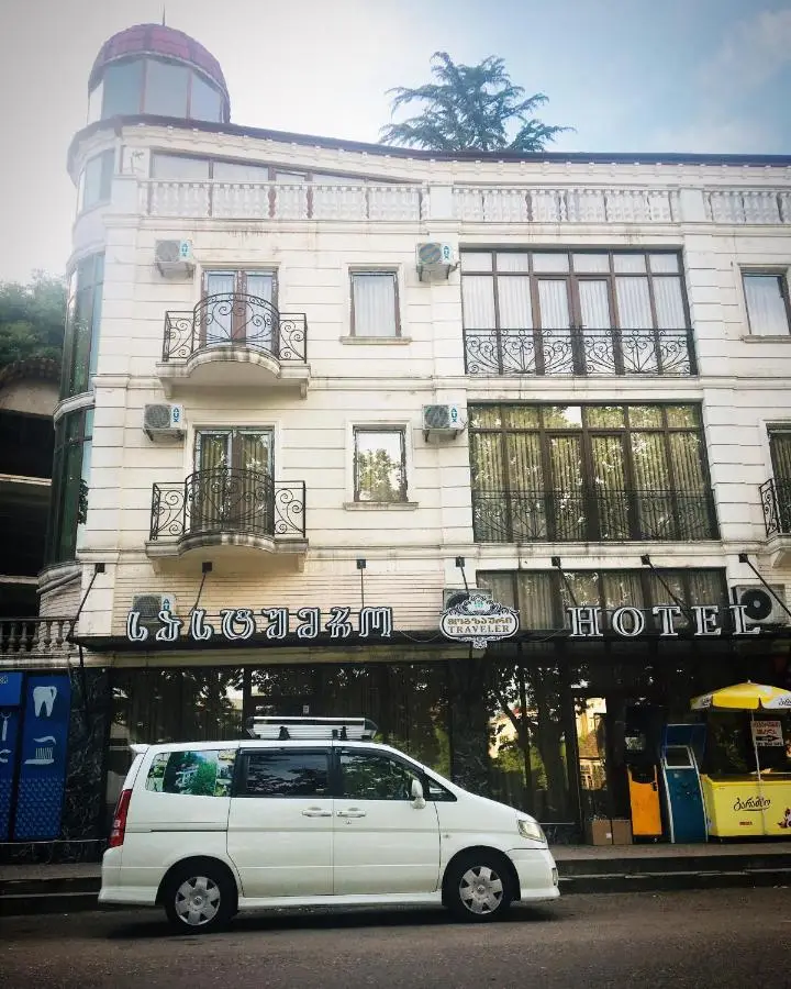 Hotel Traveler