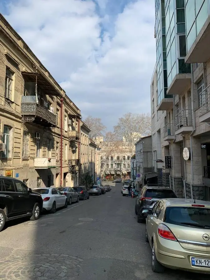 Сozy three-room apartment with 2 separate bedrooms in Old Tbilisi