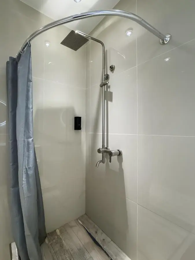 Shirin And Cozy Apartment With Jacuzzi Balcony