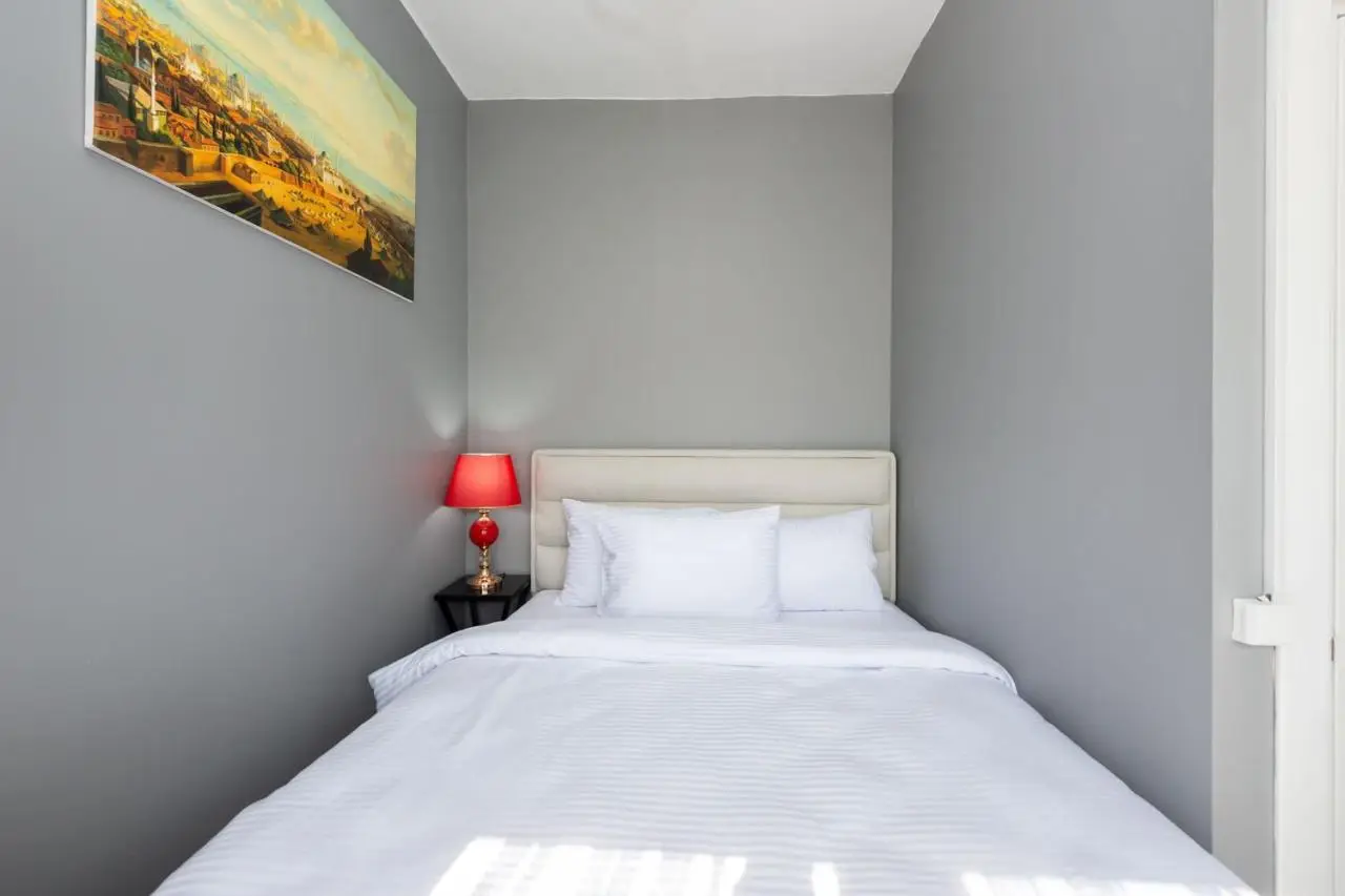 Bright Apart Hotel