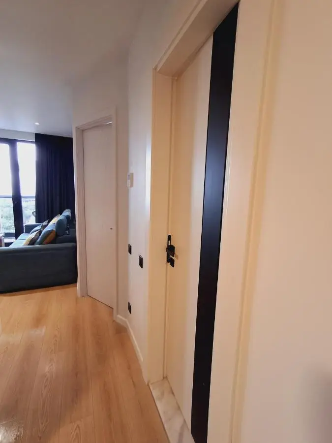 Bright Apart Near the Park Bedroom and Living