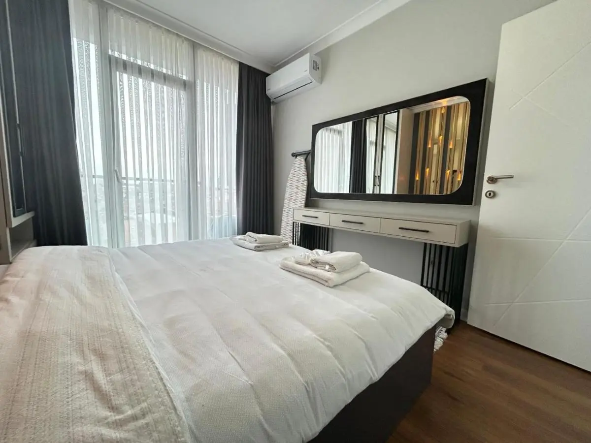 Roni Apartments, Close to the metro and parking