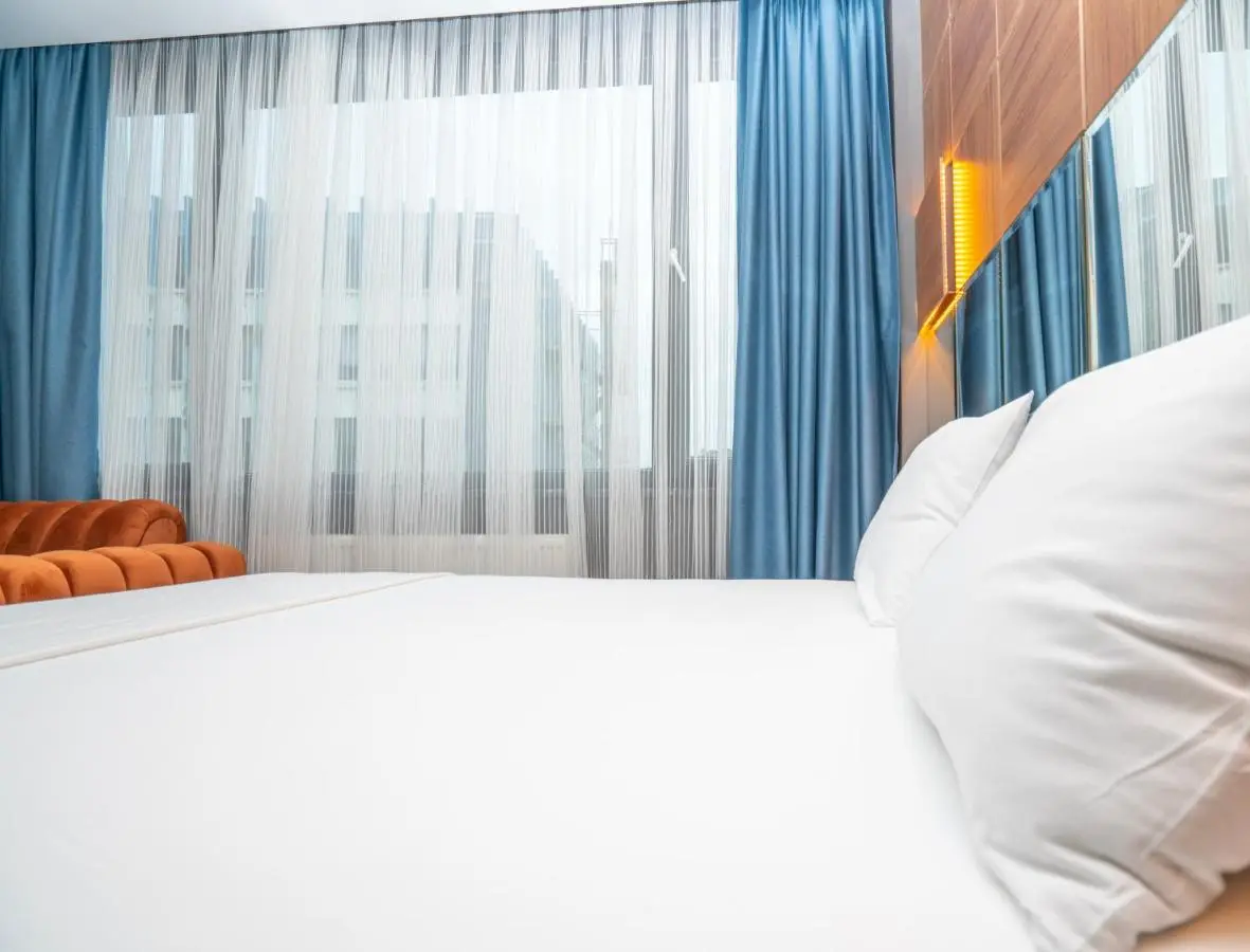 Center Suite