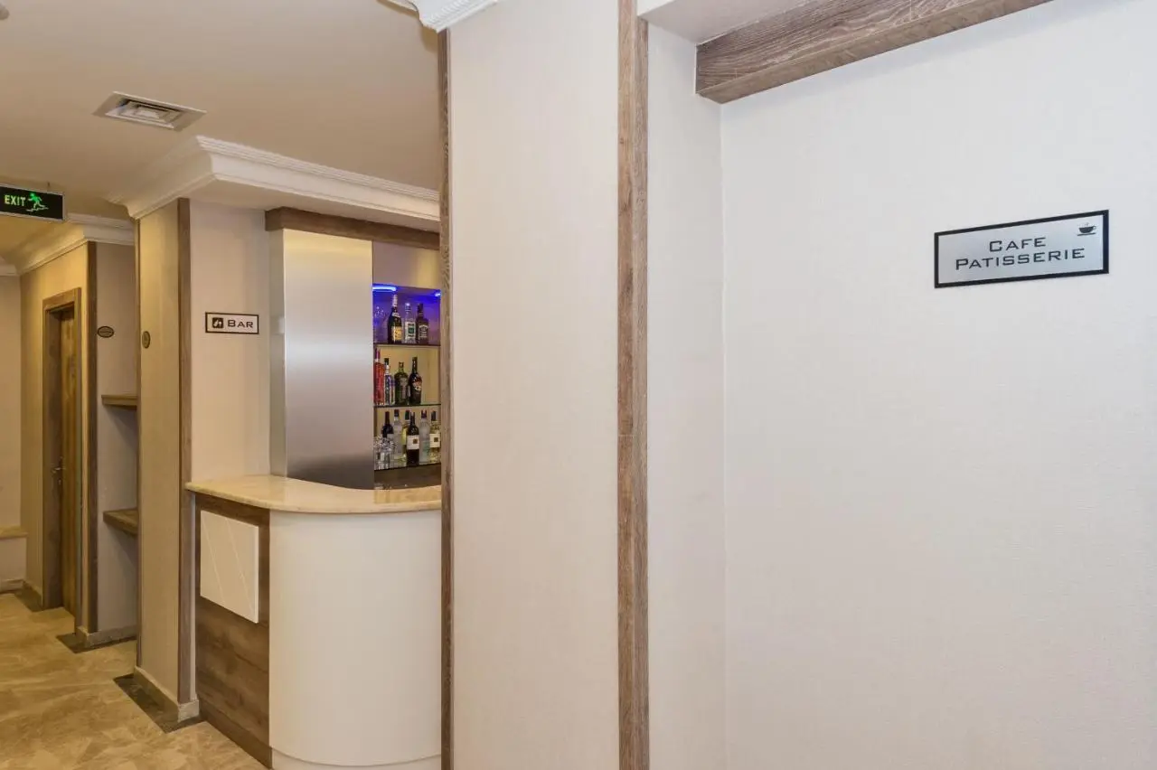 Alphonse Hotel