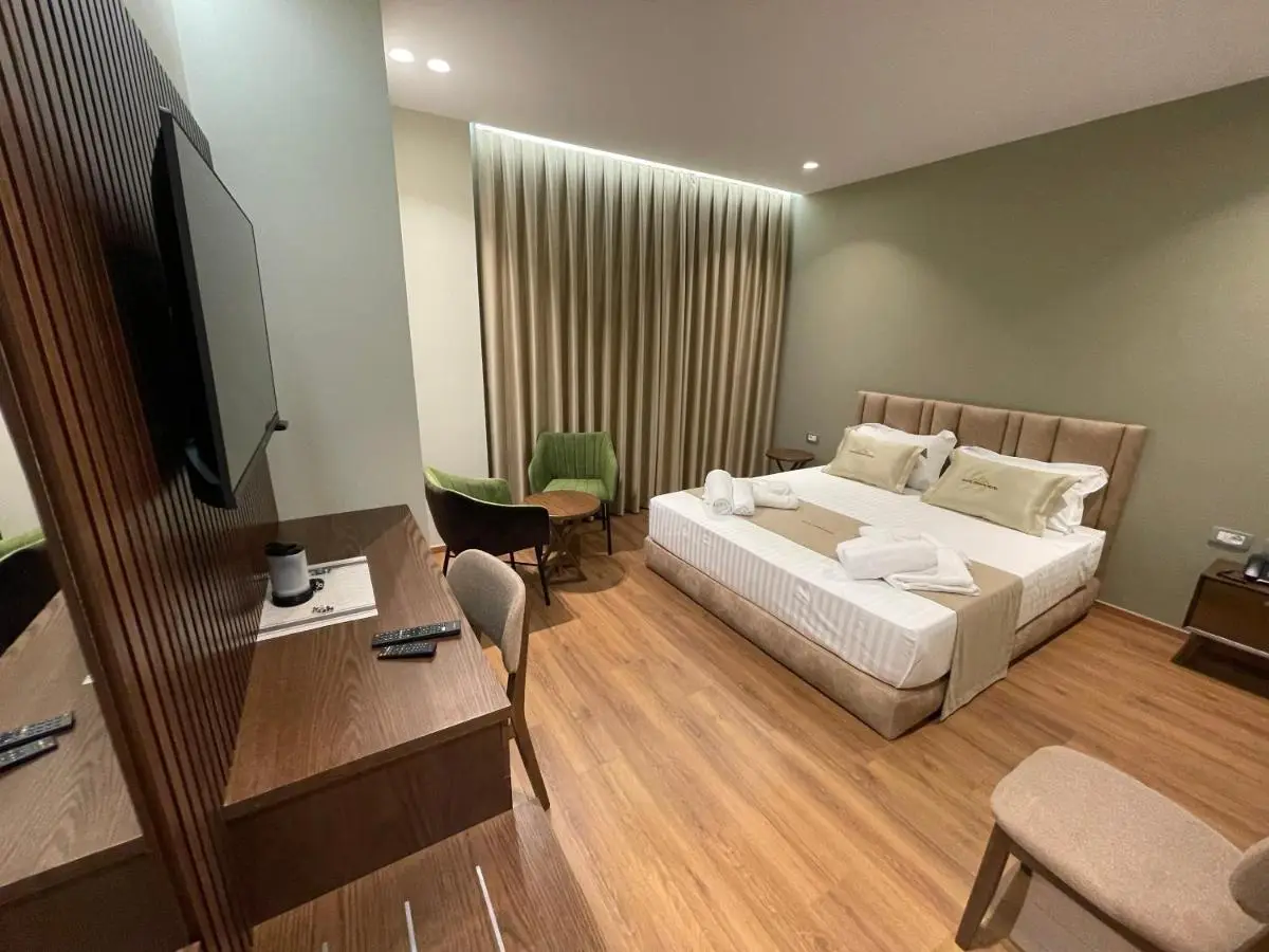 WHITE CROWN HOTEL