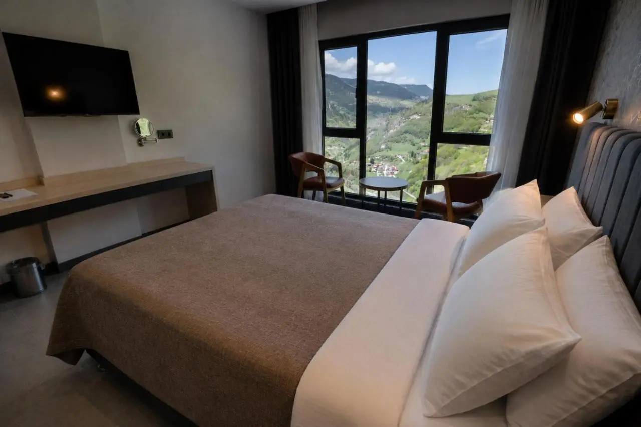 Demederon Hotel