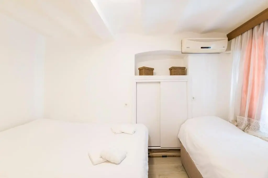 Beautiful 2BR House w/AC 400meters Taksim Square