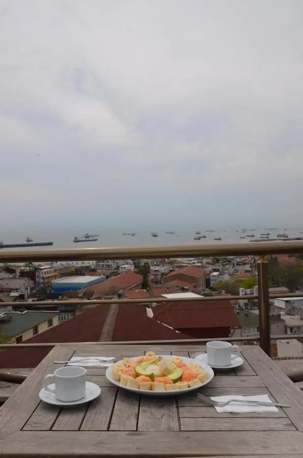 The Reina Hotel