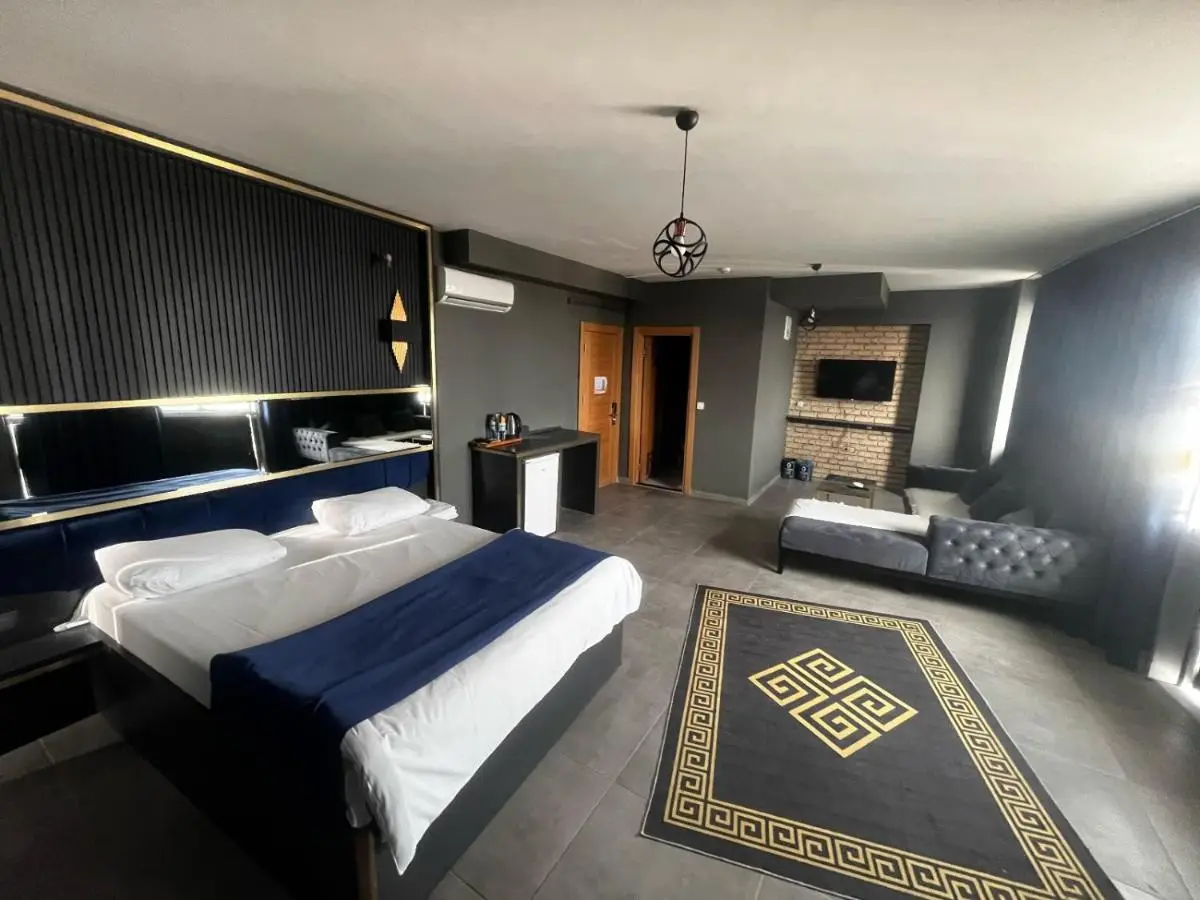 216 Hill Suites