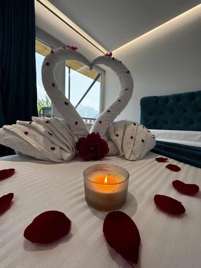 Thethi Paradise Hotel & Restaurant