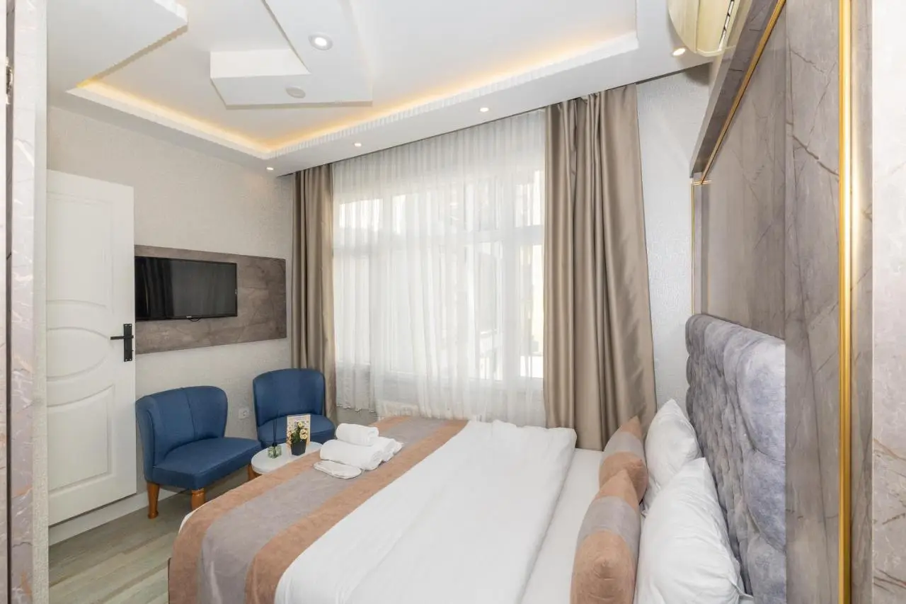 BiRAND SUiT HOTEL
