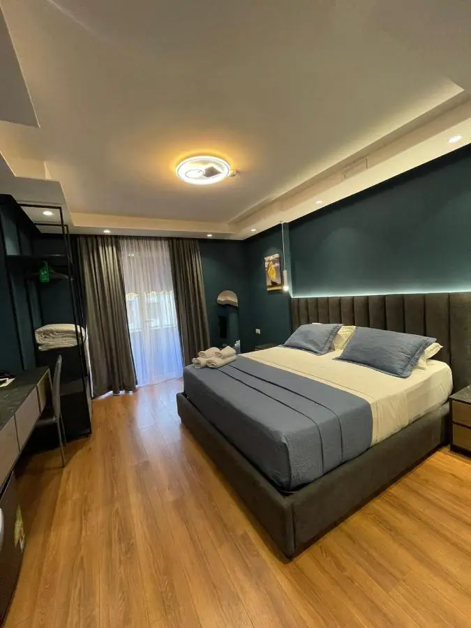 Peaky Hotel