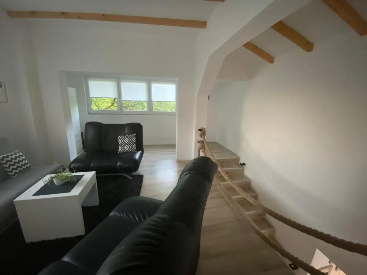 Ravne Rest House