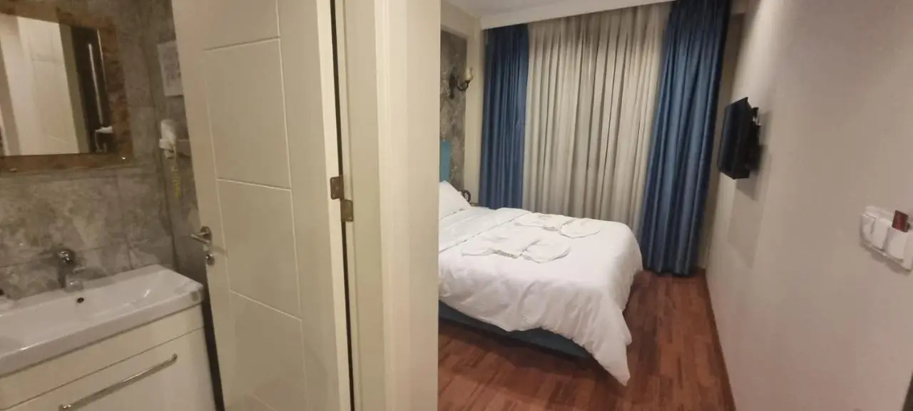 By Historial Hotel Due