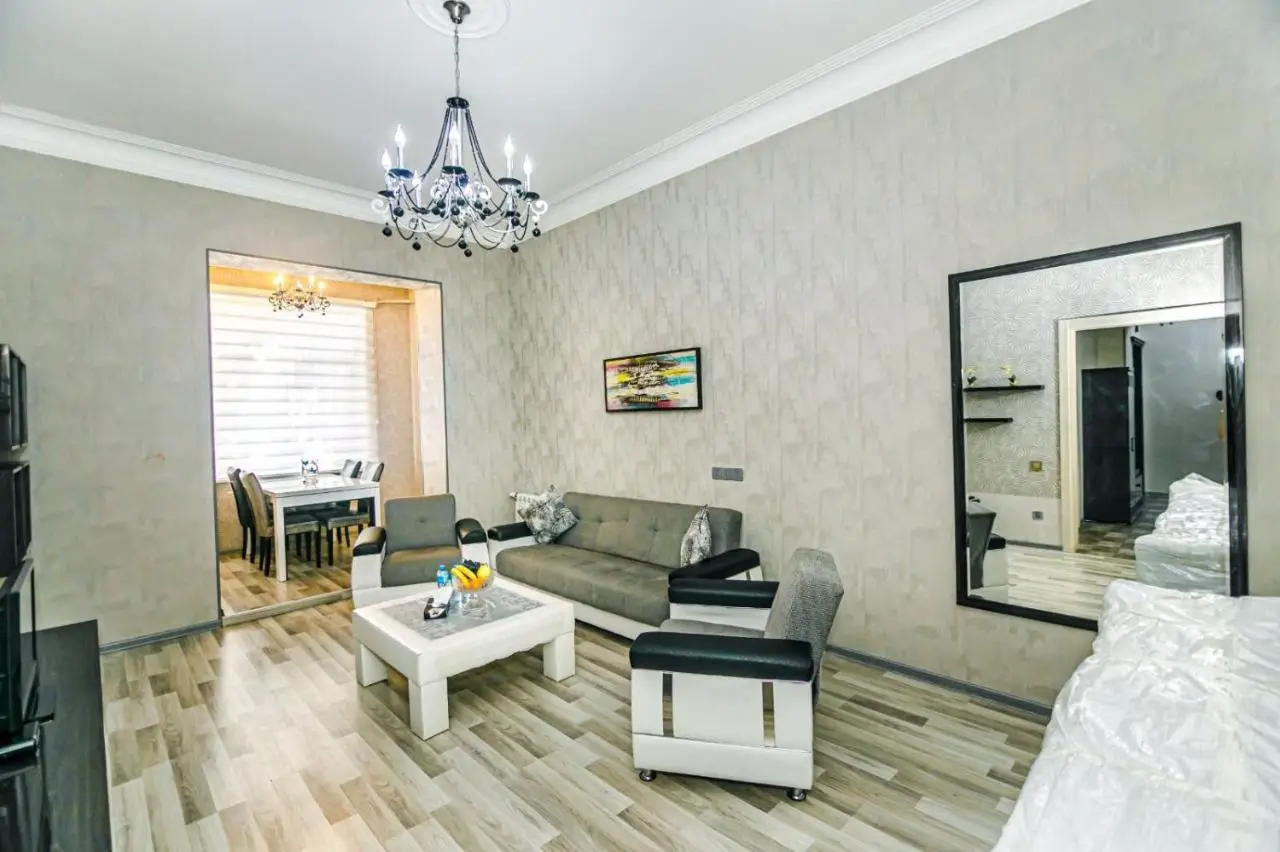 Azneft Square Deluxe Apartment