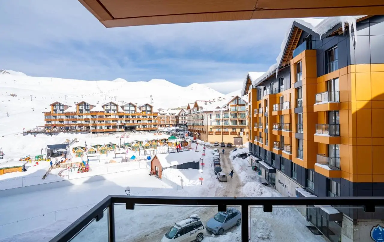 REDCO FOUR SEASONS IN NEW GUDAURI 302