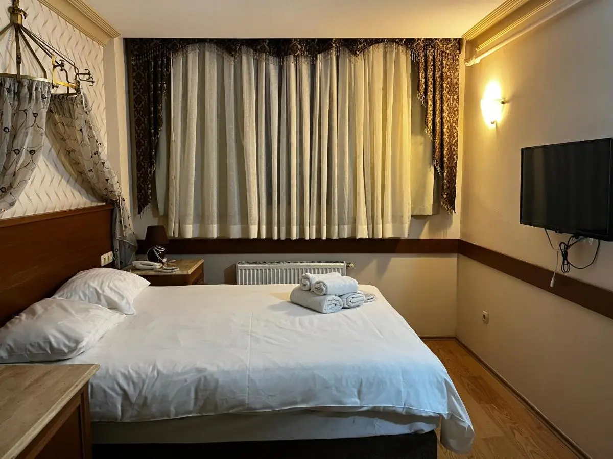 Grand Peninsula Hotel