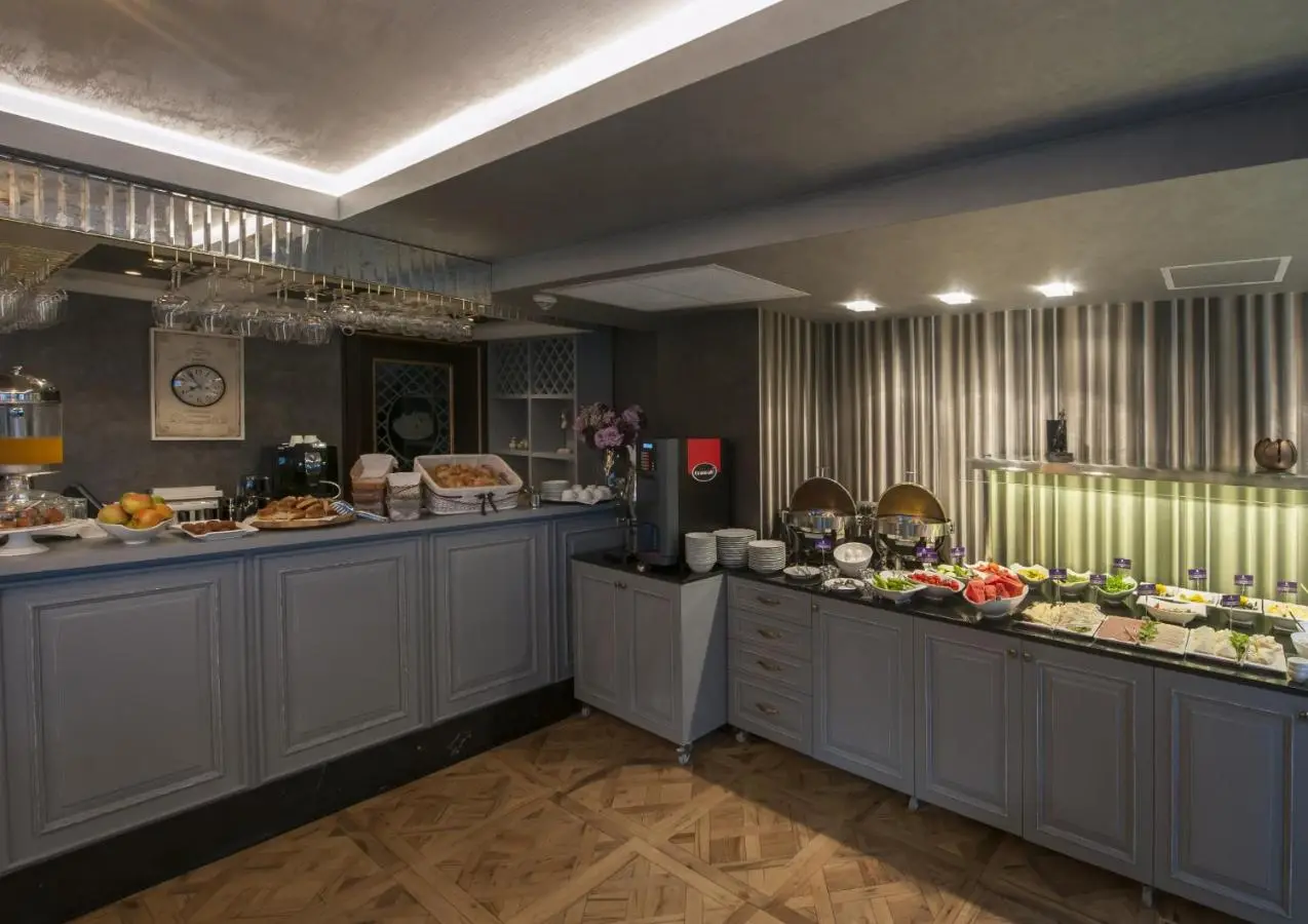 Le Petit Palace Hotel - Special Category