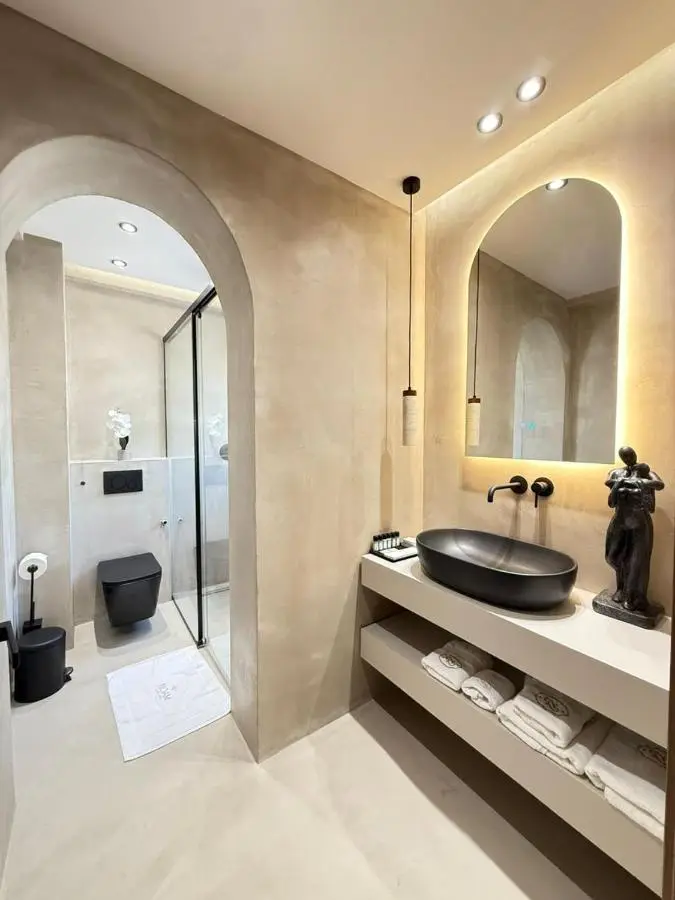 Noam Luxury Hotel