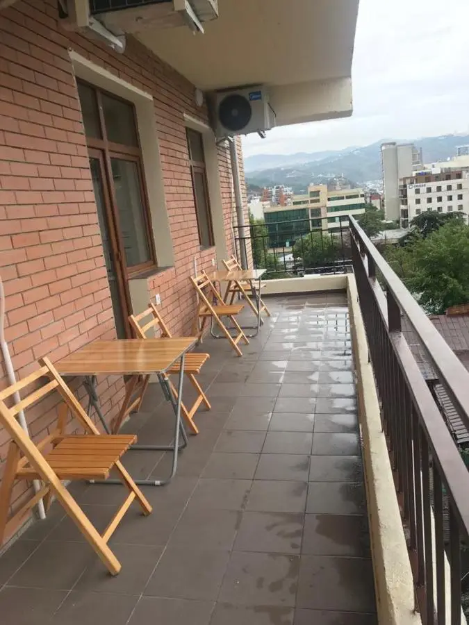 5 Rooms near 300 Aragveli metro station