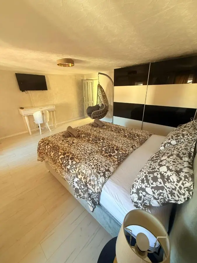 Apartment with garden Hanja