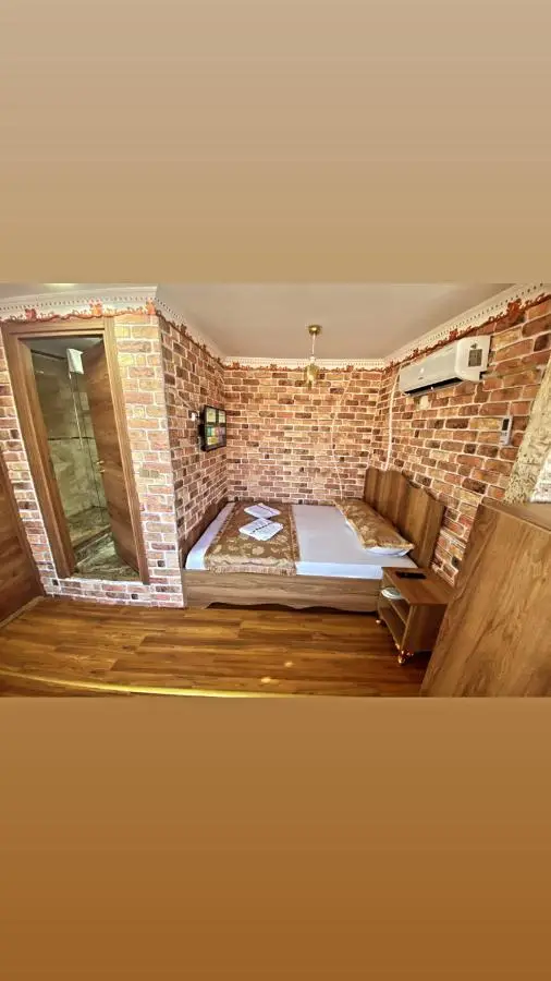 Golden Arrow Hotel
