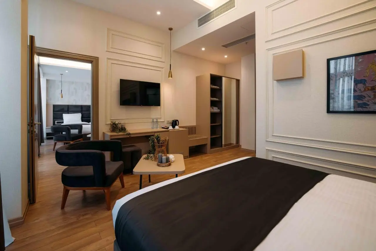 Hotel Monday by DNT Group