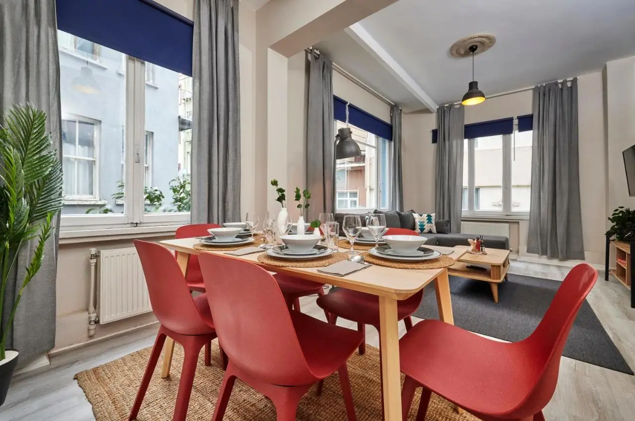 2BR Modern Flat in Nişantaşı 3 Min to Metro Full AC