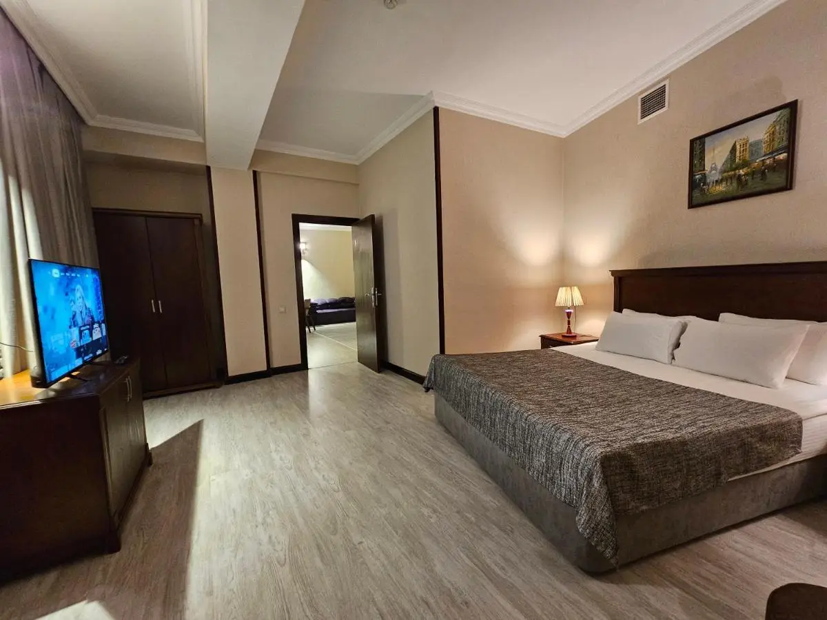 Crown Suites Hotel